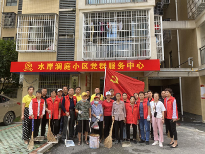 万年路社区：三方联动大清理 小区环境换新颜