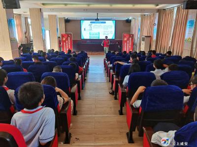 “跑山电工” 走进校园守护学生用电安全