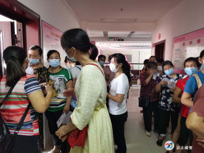 妇联发放救助金，咸安175名贫困患癌妇女获得救助