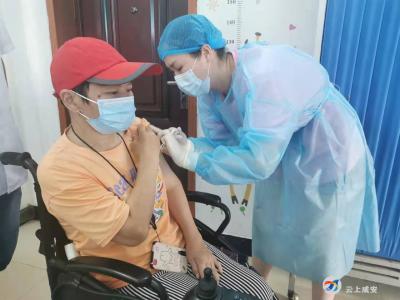 官埠桥镇：一线提供疫苗接种服务