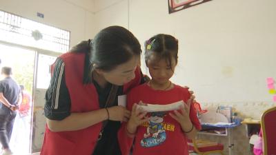 区妇联：“爱心妈妈”结对帮扶 让留守儿童中秋不再孤单