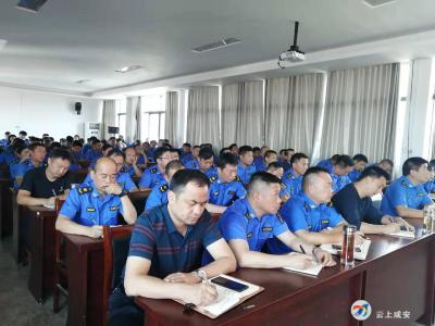 咸安城管：开展法律知识培训 提升执法业务水平