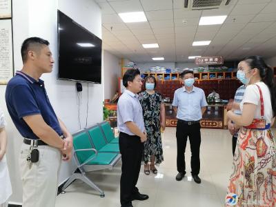 咸安区委常委统战部长万龙一行赴咸安区养老机构走访调研 