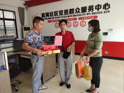 中秋慰问送温情 结对帮扶暖人心