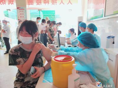 向阳湖镇：学校开学，疫苗开打