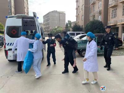 女子在家突发疾病！邻居及时救人，民警及时送医…...