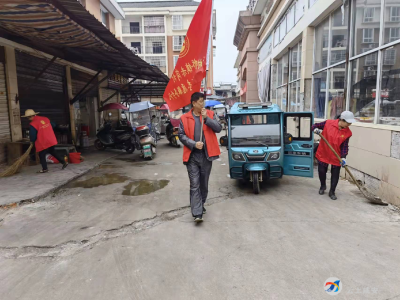 扮靓古镇，志愿者们在行动