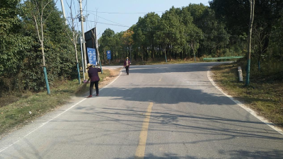 加强公路养护工作 保障道路安全畅通
