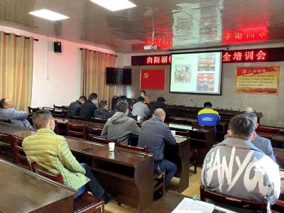 向阳湖镇加强工程机械安全培训