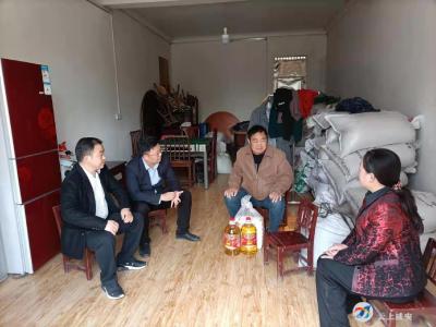 区财政局干部集中走访176户脱贫户