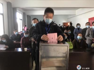 温泉街道10个社区居民委员会换届选举大会圆满完成