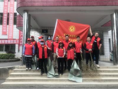 双溪桥镇：开展“清洁街道”志愿服务活动