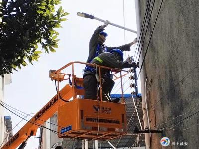 安装路边灯  照亮回家路