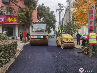 扮靓背街小巷 助力文明创建