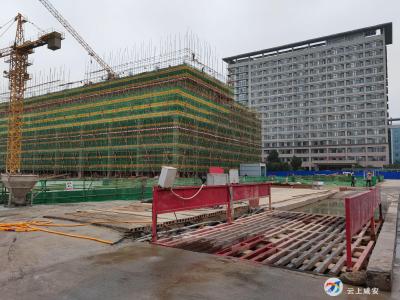 城区建筑工地用实际行动支持创文工作