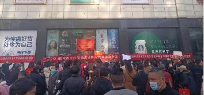 温泉街道人大代表助力宪法宣传
