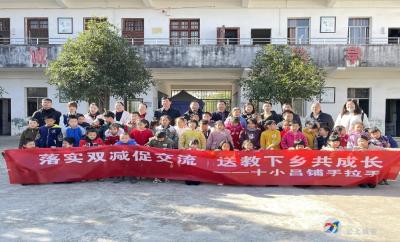 咸宁市第十小学开展送教下乡活动