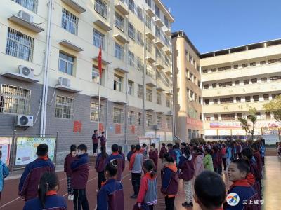 咸宁市第八小学举行丰富多彩的“宪法宣传周”系列活动