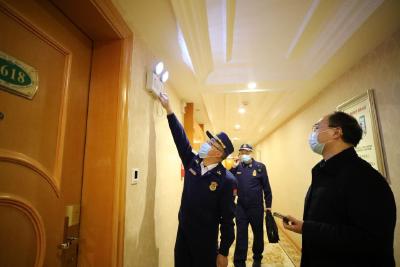 咸安消防开展人员密集场所消防安全夜查行动