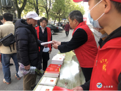 普法惠民零距离！万年路社区开展宪法宣传进社区活动