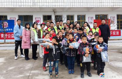 爱心守护，希望同行！情暖刘祠小学留守儿童