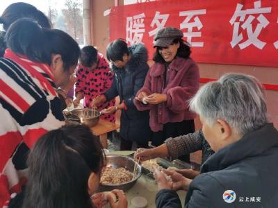 冬至送饺子 情暖居民心