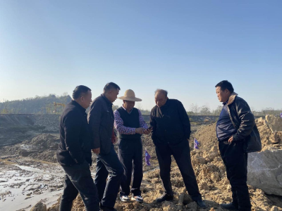 办实事，顺民心！修建水渠解民忧