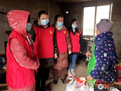 向阳湖镇：情系困难户 慰问暖人心