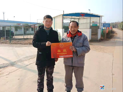 一人参军，全家光荣 | 贺胜桥镇开展给军属送喜报与温情活动