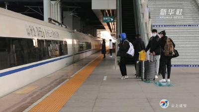 列车上打印健康码 助力“脱网”旅客顺利出行