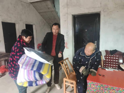 岁寒时节见真情 寒冬慰问暖人心