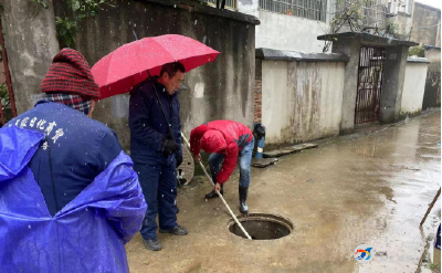 凤凰社区：党员在一线 倾情解民忧