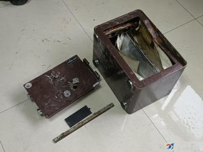 光天化日搬走保险箱 咸安警方24小时擒蟊贼