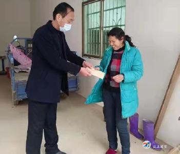 官埠桥镇开展慰问道德模范活动