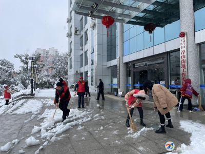 志愿雪中忙  居民喜且安