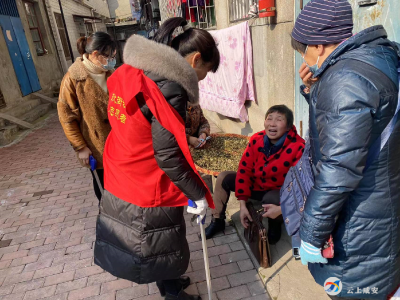 西大街社区：拾金不昧暖人心  