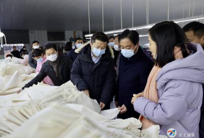 纾难解困强信心 勠力同心抓发展  顾兴旺带队到咸安经济开发区走访企业
