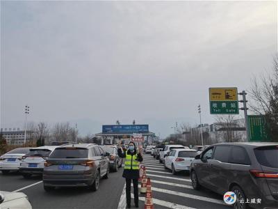 高速公路迎来返程高峰