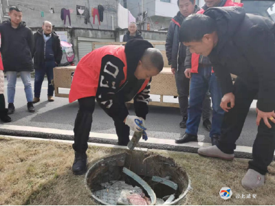 西河社区：井盖虽小隐患大，力排困难解民忧