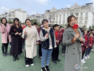 温馨庆“三八”，这所学校的女教师幸福感满满.....