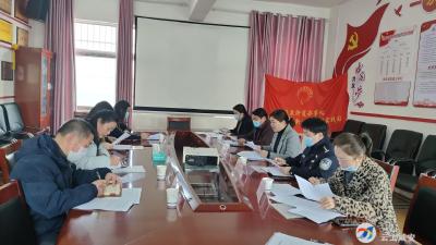 认领居民“点单”，为困难儿童送温暖  岔路口社区党建联席会议很“板扎”