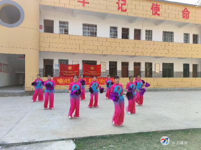 巾帼心向党共圆创文梦  