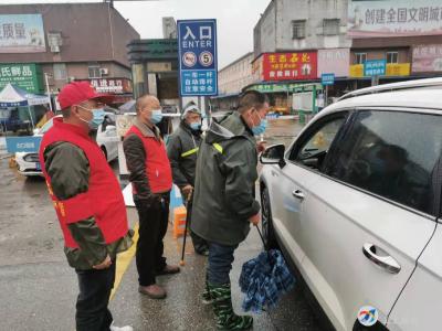 咸安商贸物流区：风雨在岗 筑牢疫情防控屏障