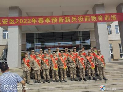 区退役军人事务局开展“送兵季——为准新兵送政策”活动 