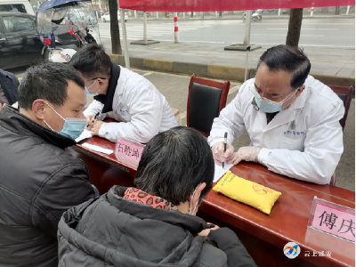 金叶社区开展“关爱老人，守护健康”义诊活动