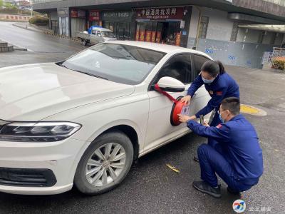 咸宁城区的车主注意了！堵塞消防通道将被贴上“红脸盆”  