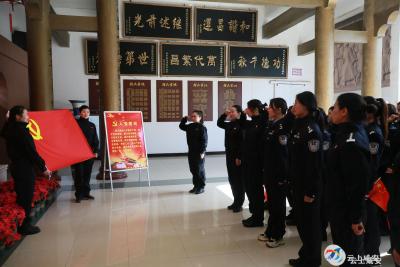 巾帼风采绽警营 铿锵玫瑰别样红