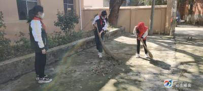 咸安区麻塘学校开展“学雷锋”志愿活动