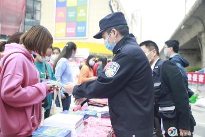 区公安局开展全民国家安全教育日主题宣传活动
