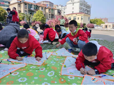 金叶社区开展“放纸鸢，寄相思”活动